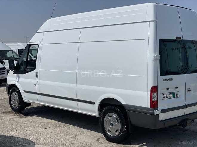 Ford Transit-13