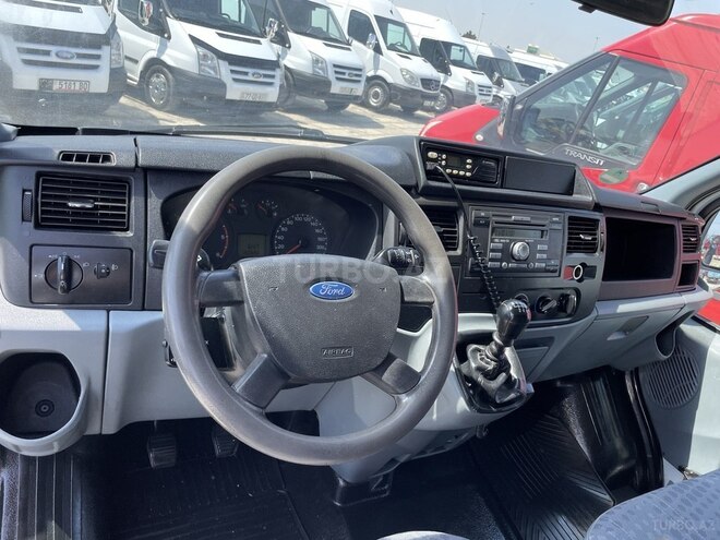 Ford Transit-10