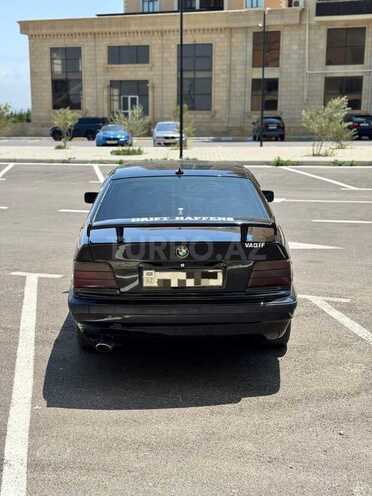 BMW 318 1993, 298,000 km - 1.8 l - Sumqayıt