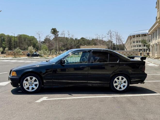 BMW 318 1993, 298,000 km - 1.8 l - Sumqayıt