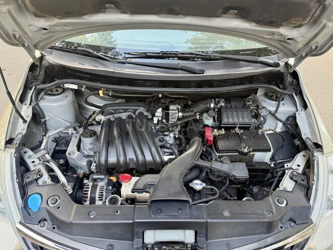 Nissan Tiida-17