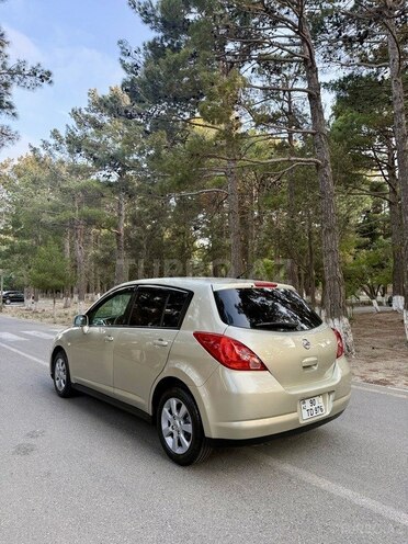 Nissan Tiida-9
