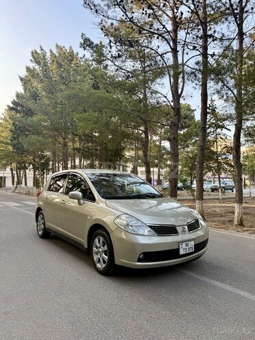 Nissan Tiida-11