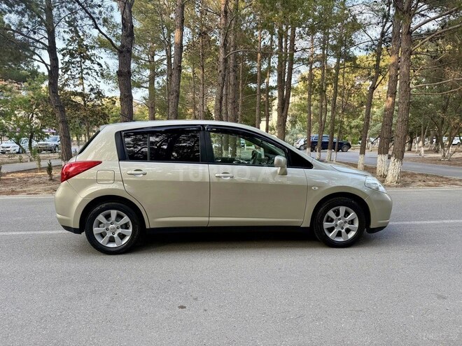 Nissan Tiida-4