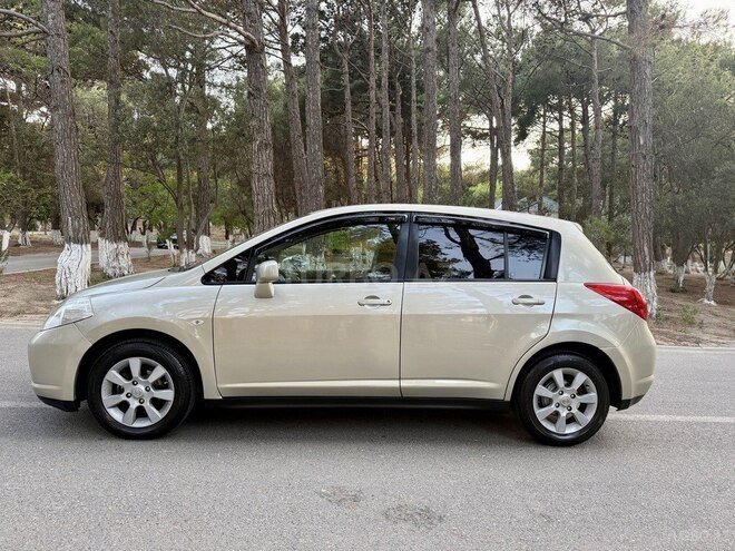 Nissan Tiida-5