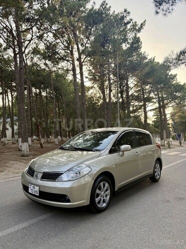 Nissan Tiida-10