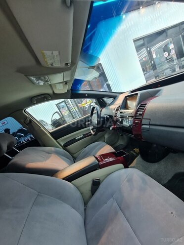 Toyota Prius-12