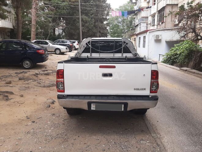 Toyota Hilux 2013, 270,000 km - 2.5 l - Bakı