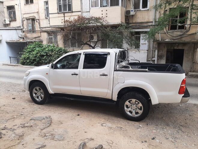 Toyota Hilux 2013, 270,000 km - 2.5 l - Bakı