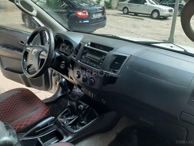 Toyota Hilux 2013, 270,000 km - 2.5 l - Bakı