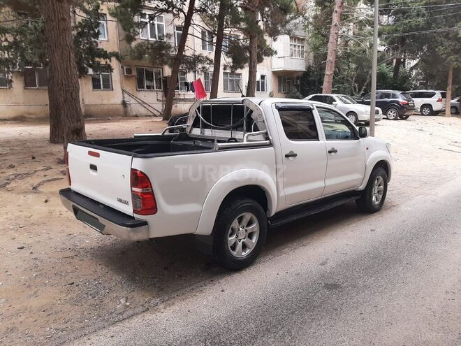 Toyota Hilux 2013, 270,000 km - 2.5 l - Bakı