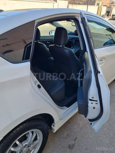 Toyota Prius-5