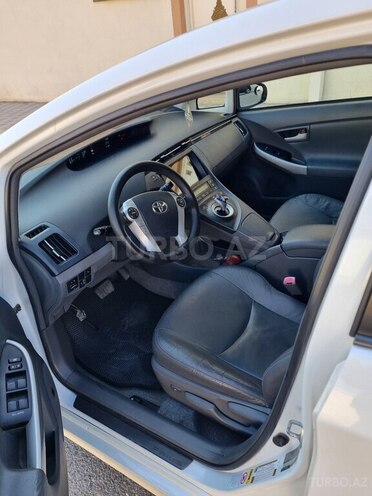 Toyota Prius-8