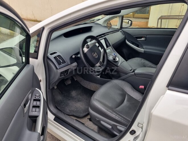 Toyota Prius-9