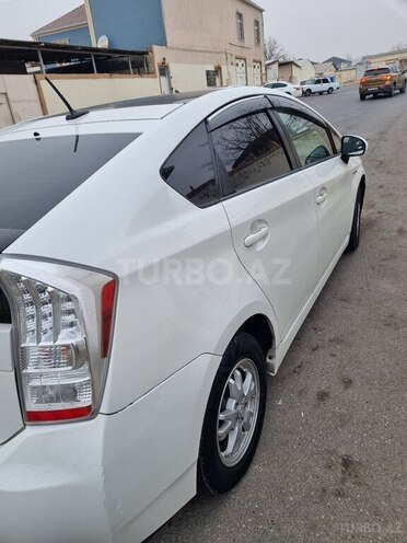 Toyota Prius-13