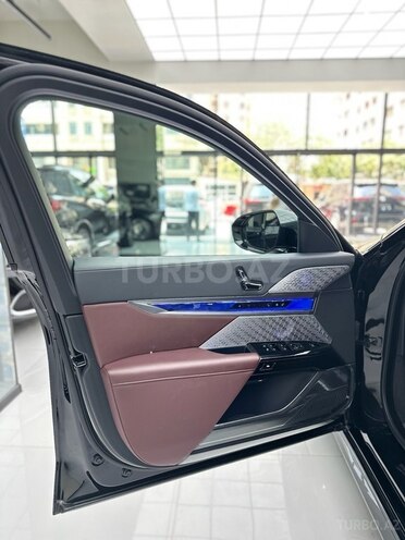 BMW 750e xDrive-15