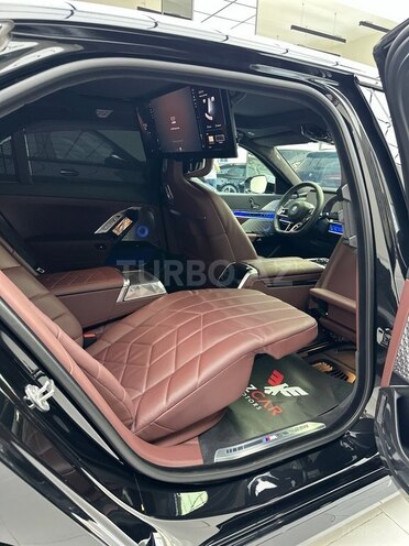 BMW 750e xDrive-19