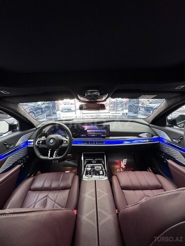 BMW 750e xDrive-16