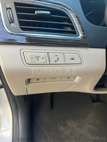 Hyundai Sonata-6