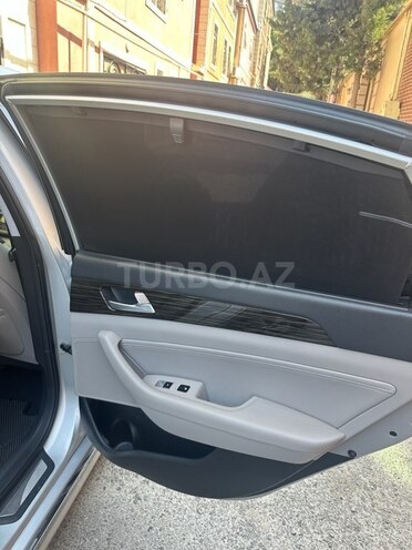 Hyundai Sonata-11