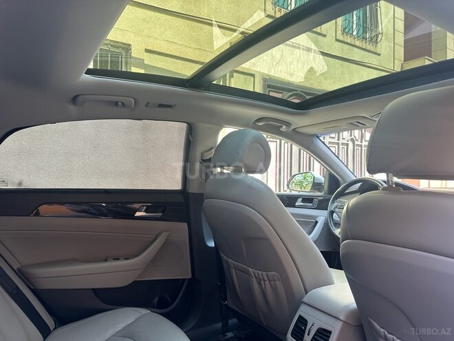 Hyundai Sonata-12
