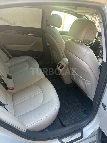 Hyundai Sonata-15