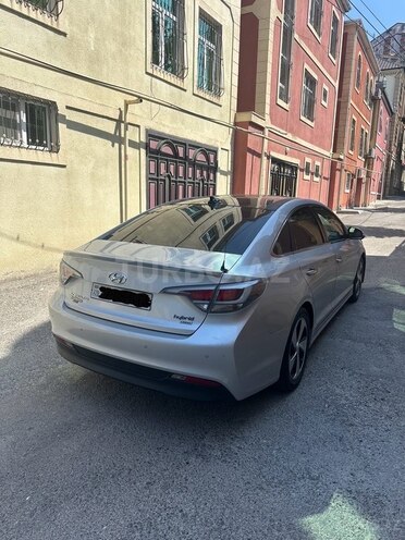 Hyundai Sonata-16