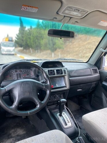 Mitsubishi Pajero io 2003, 300,000 km - 2.0 l - Bakı