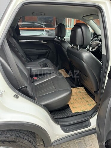 Kia Sorento-13