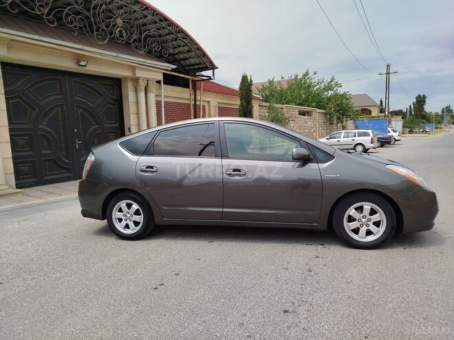 Toyota Prius-2