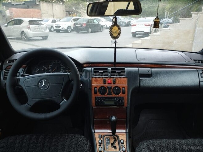 Mercedes E 220 d 1999, 452,000 km - 2.2 l - Bakı