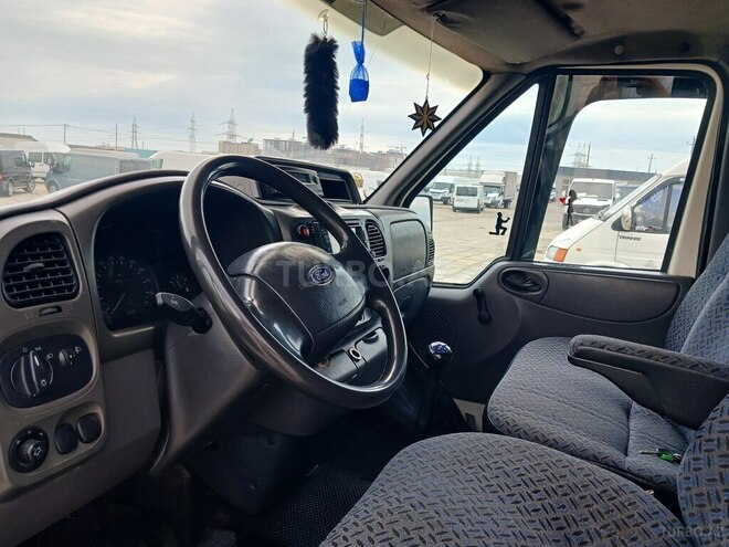 Ford Transit-15
