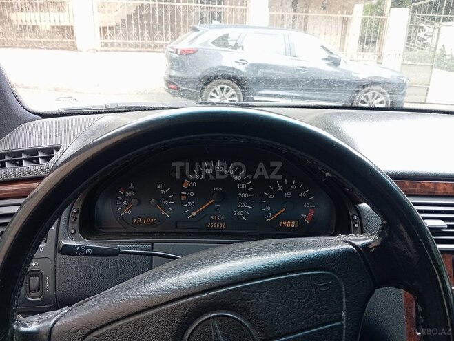 Mercedes E 230 1996, 257,000 km - 2.3 l - Bakı
