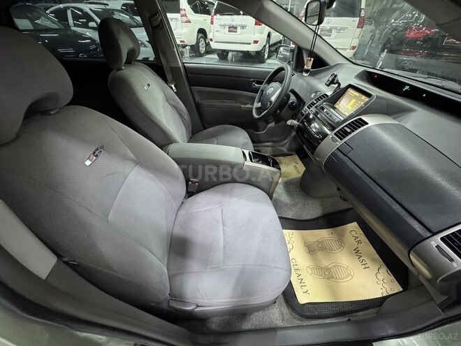 Toyota Prius-13