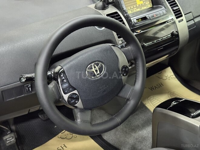 Toyota Prius-12