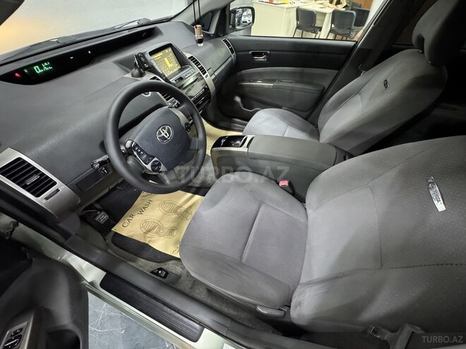 Toyota Prius-11