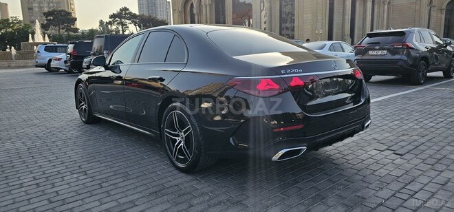 Mercedes E 220 d-3