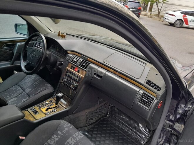 Mercedes E 240 1998, 235,860 km - 2.4 l - Bakı