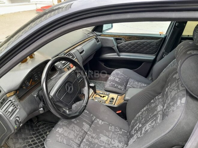 Mercedes E 240 1998, 235,860 km - 2.4 l - Bakı