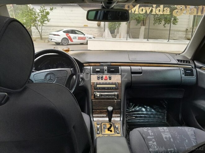 Mercedes E 240 1998, 235,860 km - 2.4 l - Bakı