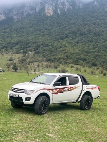 Mitsubishi L200 2010, 247,000 km - 2.5 l - Bakı