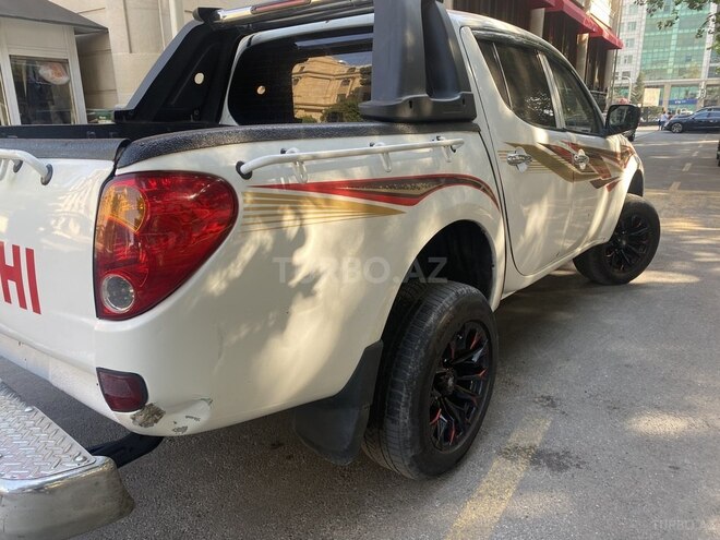Mitsubishi L200 2010, 247,000 km - 2.5 l - Bakı