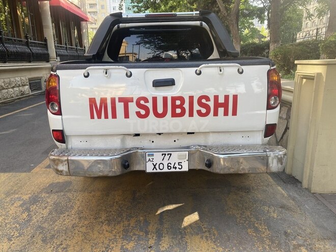 Mitsubishi L200 2010, 247,000 km - 2.5 l - Bakı