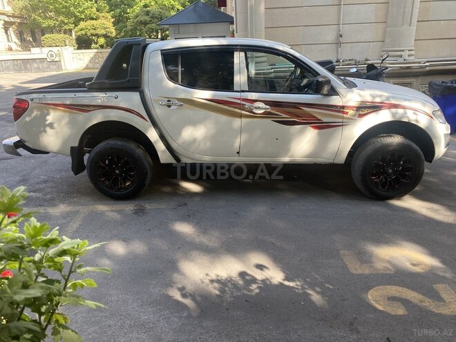 Mitsubishi L200 2010, 247,000 km - 2.5 l - Bakı