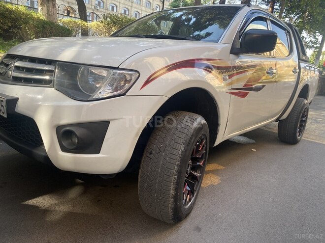 Mitsubishi L200 2010, 247,000 km - 2.5 l - Bakı