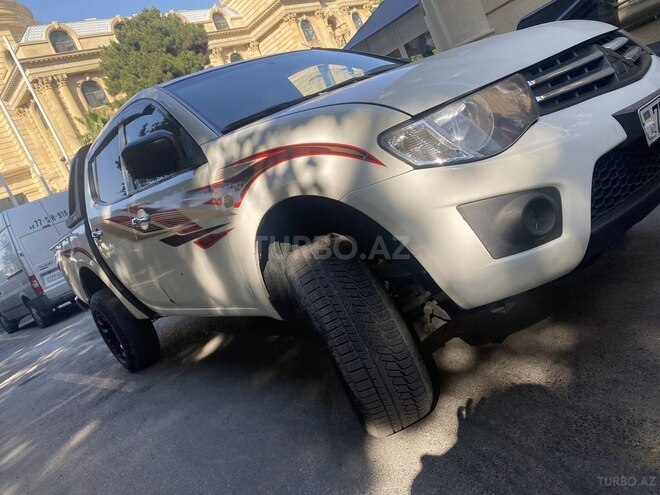 Mitsubishi L200 2010, 247,000 km - 2.5 l - Bakı