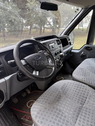Ford Transit-8