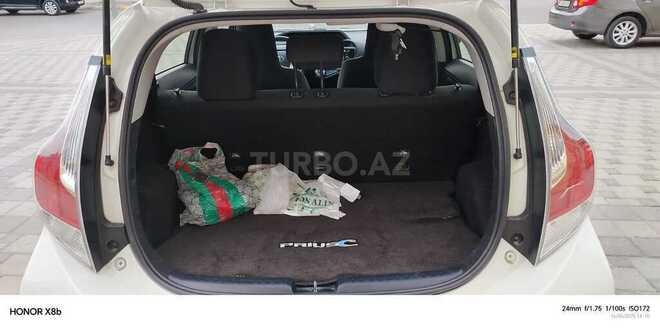 Toyota Prius C 2015, 216,205 km - 1.5 л - Sumqayıt