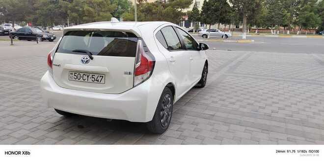 Toyota Prius C 2015, 216,205 km - 1.5 л - Sumqayıt