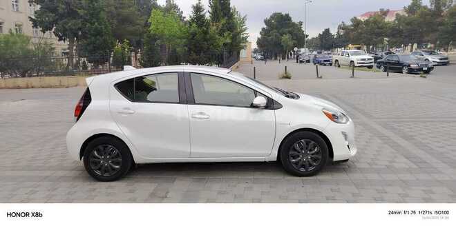 Toyota Prius C 2015, 216,205 km - 1.5 л - Sumqayıt